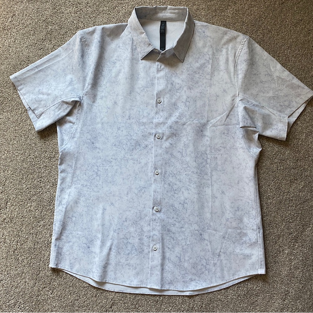 LULULEMON Lightweight Camp Button Up Shirt, Men’s XL, Grey.